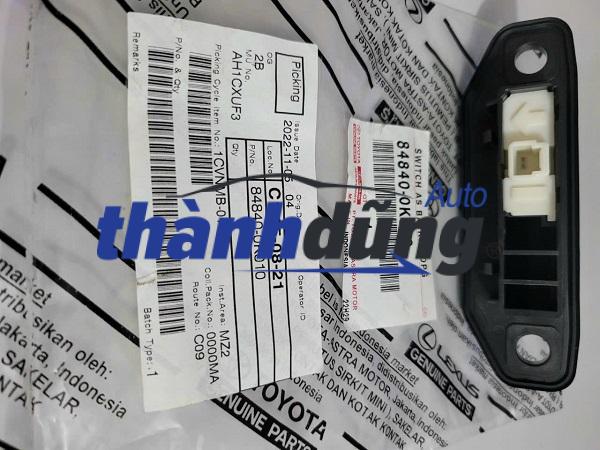 CÔNG TẮC MỞ CỐP HẬU TOYOTA CAMRY 2013-2020
