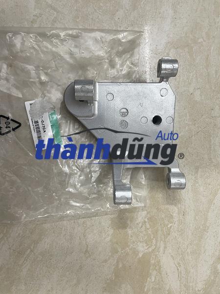 GIÁ BẮT CHÂN MÁY NISSAN LIVINA 2008