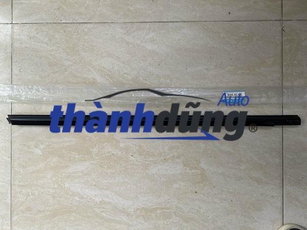 NẸP CHÂN KÍNH NGOÀI FORD LASER 2000