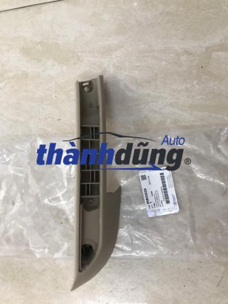 TAY MỞ CỬA TRONG XE CHEVROLET CAPTIVA 2010