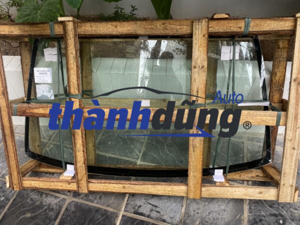 kính chắn gió trước xe suzuki vitara 2002