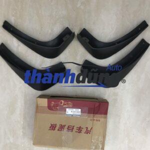 chắn bùn bánh nissan livina 2007