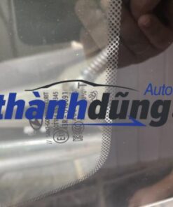 Alternative view of KÍNH CHẮN GIÓ HYUNDAI TUCSON | 86111D3000