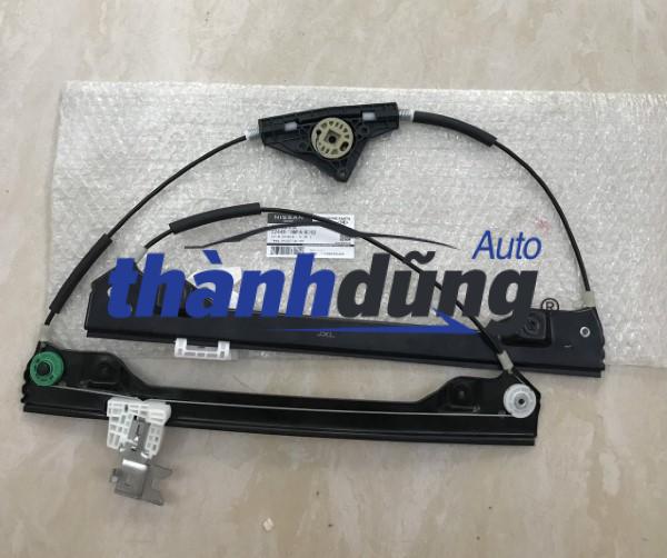 compa lên kính trước phải nissan teana