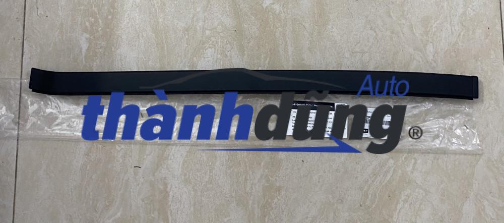 nẹp chân kính chắn gió trước phải kia sorento 2009