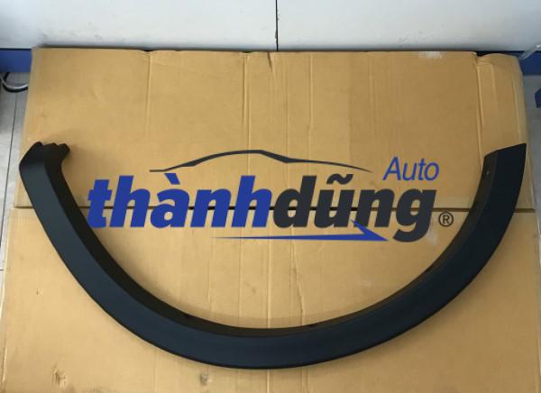 ốp hông bánh sau phụ ford ranger 2023