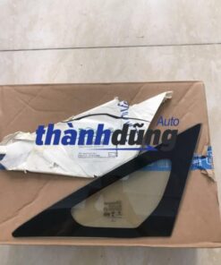 kính tam giác trước phải toyota innova