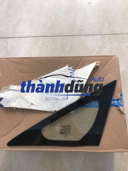 kính tam giác trước phải toyota innova