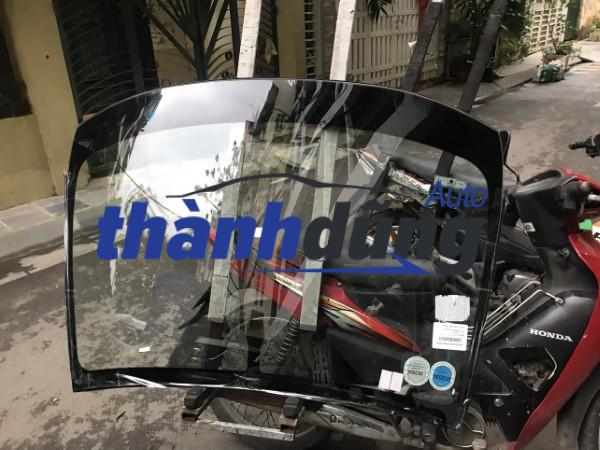 kính chắn gió trước xe nissan rogue 2017