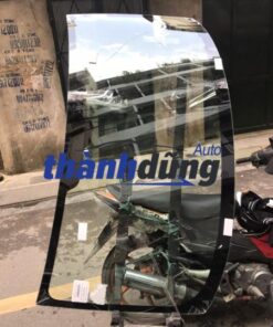 kính chắn gió trước xe ford transit 2009