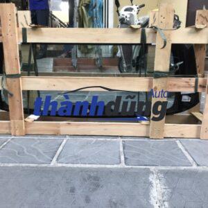 kính chắn gió sau ford everest