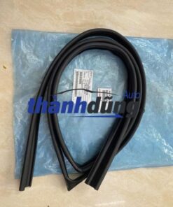 gioăng lên kính trước trái toyota innova 2010 | 68151-0k040