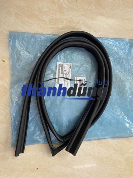 gioăng lên kính trước trái toyota innova 2010 | 68151-0k040