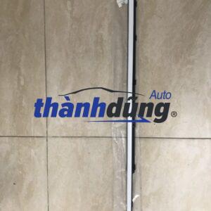 nẹp chân kính trước phải hyundai santafe | 82210-s1000