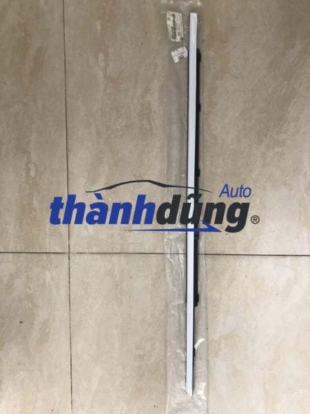 nẹp chân kính trước phải hyundai santafe | 82210-s1000