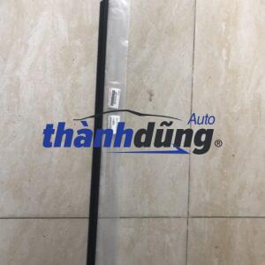 nẹp chân kính trước phụ toyota yaris | 682100d190