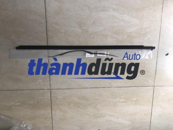 NẸP CHÂN KÍNH TRƯỚC PHỤ TOYOTA YARIS | 682100D190 - Ảnh 2