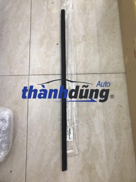 nẹp chân kính ngoài kia carnival 2.2l 2024 | 191015r1000