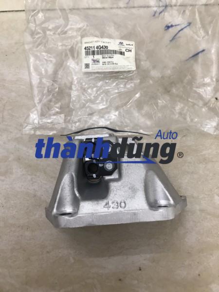 BÁT BẮT CHÂN MÁY HỘP SỐ KIA SEDONA 2022 | 45211-4G430