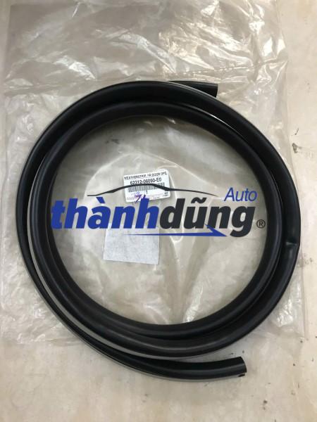 GIOĂNG KHUNG CỬA TRƯỚC PHỤ TOYOTA CAMRY | 6231106090