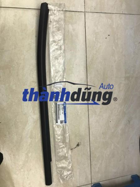 NẸP CHÂN KÍNH SAU PHẢI XE FORD RANGER | AB3Z2625554F