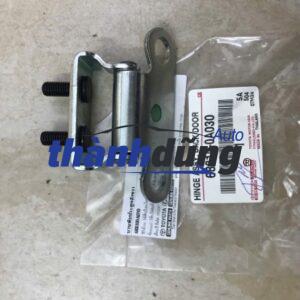 BẢN LỀ CỐP HẬU TOYOTA COROLLA CROSS 2022 | 688100A030