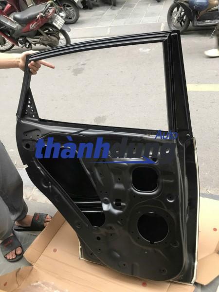 CÁNH CỬA SAU PHẢI HYUNDAI KONA 2022 | 77004J9010