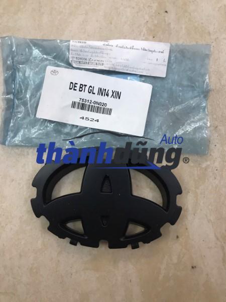 ỐP NHỰA BIỂU TƯỢNG TOYOTA INNOVA 2011 | 75312-0K020