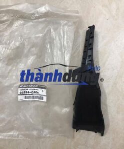 ỐP CHÂN KÍNH PHỤ XE NISSAN NAVARA 2019 | 668944JA0A