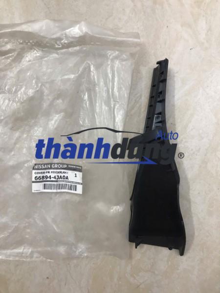 ỐP CHÂN KÍNH PHỤ XE NISSAN NAVARA 2019 | 668944JA0A