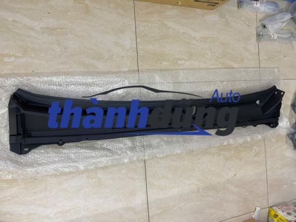 ỐP CHÂN KÍNH CHẮN GIÓ GIỮA XE NISSAN NAVARA | 668625JG0A