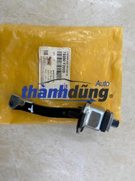 HẠN CHẾ CÁNH CỬA TRƯỚC PHỤ XE HYUNDAI ELANTRA | 79390-F2000