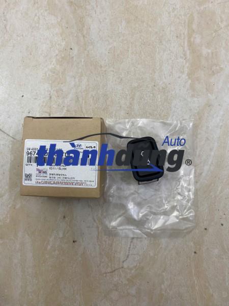 NÚT BẤM MỞ CỐP XE HYUNDAI TUCSON 2017 | 96740D3100TD