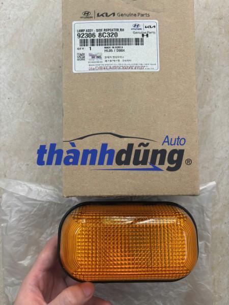 XI NHAN SƯỜN XE HYUNDAI COUNTY 2018 | 923068C320