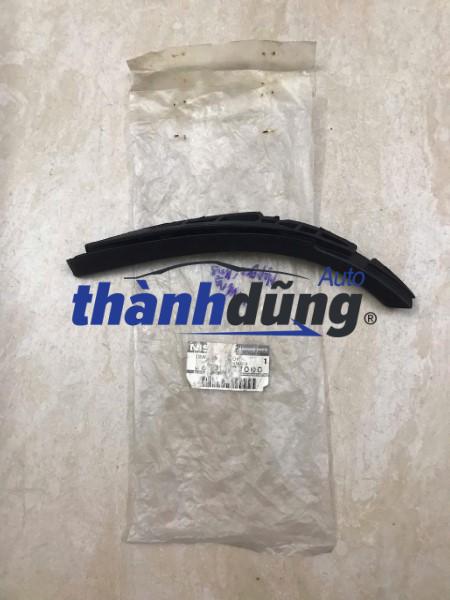 ỐP GÓC CHÂN KÍNH PHỤ NISSAN LIVINA 2011 | 66814-6A00M