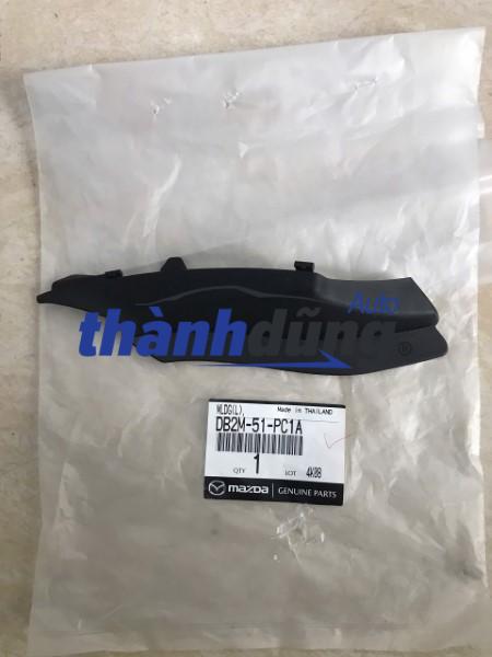 ỐP GÓC KÍNH CHẮN GIÓ PHỤ MAZDA 2 | DB2M51PC1A
