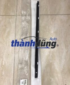 NẸP CHÂN KÍNH TRƯỚC TRÁI HUNDAI ELANTRA | 82210-2H000