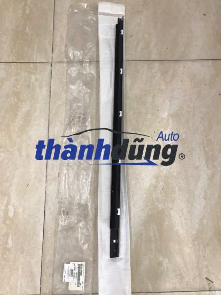 NẸP CHÂN KÍNH TRƯỚC TRÁI HUNDAI ELANTRA | 82210-2H000