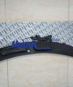 TẤM NHỰA ỐP CHÂN KÍNH CHẮN GIÓ XE FORD FIESTA 2012 | DK51507R1C