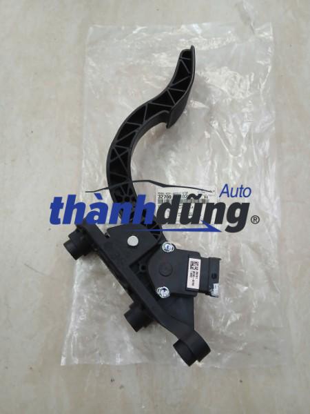 BÀN ĐẠP CHÂN GA XE HYUNDAI STAREX 2015 | 327004H102