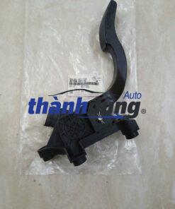 BÀN ĐẠP CHÂN GA XE HYUNDAI STAREX 2015 | 327004H102