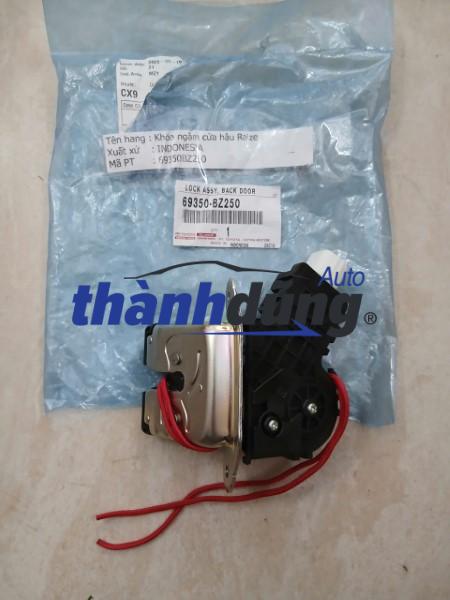 Ổ NGẬM CỬA HẬU XE TOYOTA RAIZE 2024 | 69350BZ250