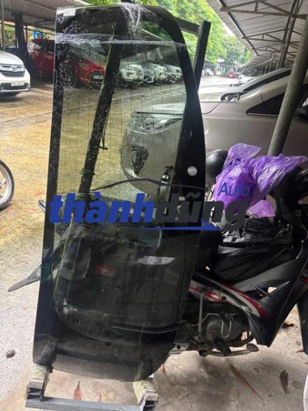 KÍNH CỬA HẬU XE ACURA MDX 2011