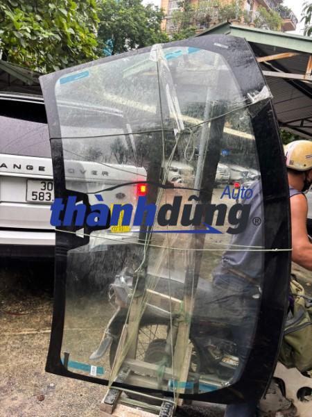 KÍNH CHẮN GIÓ XE RANGE ROVER SPORT L494 2019 | LR106973