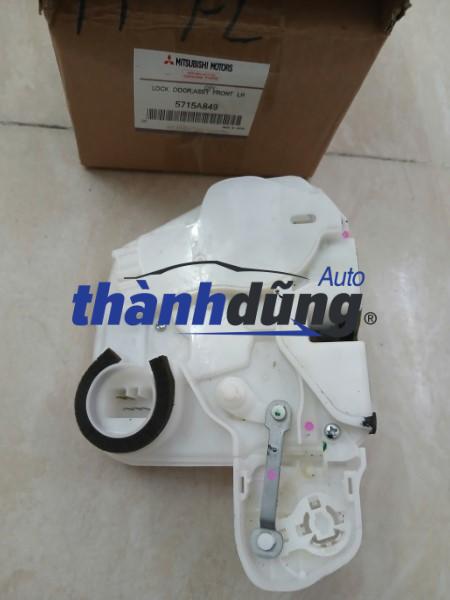 Ổ NGẬM KHÓA CỬA TRƯỚC XE MITSUBISHI TRITON 2018 | 5715A849
