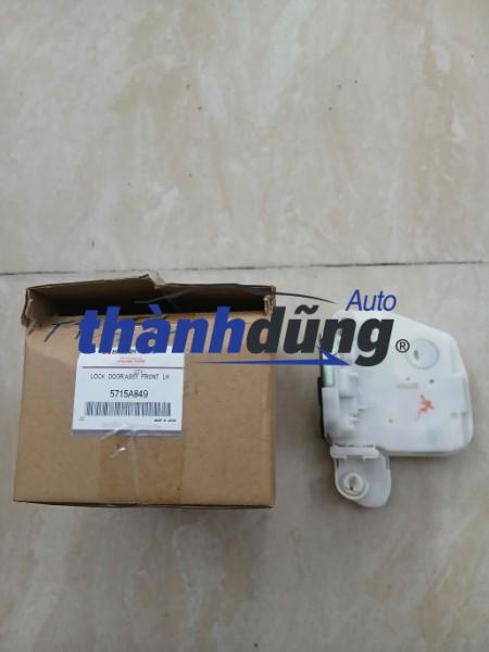 Ổ NGẬM KHÓA CỬA TRƯỚC XE MITSUBISHI TRITON 2018 | 5715A849